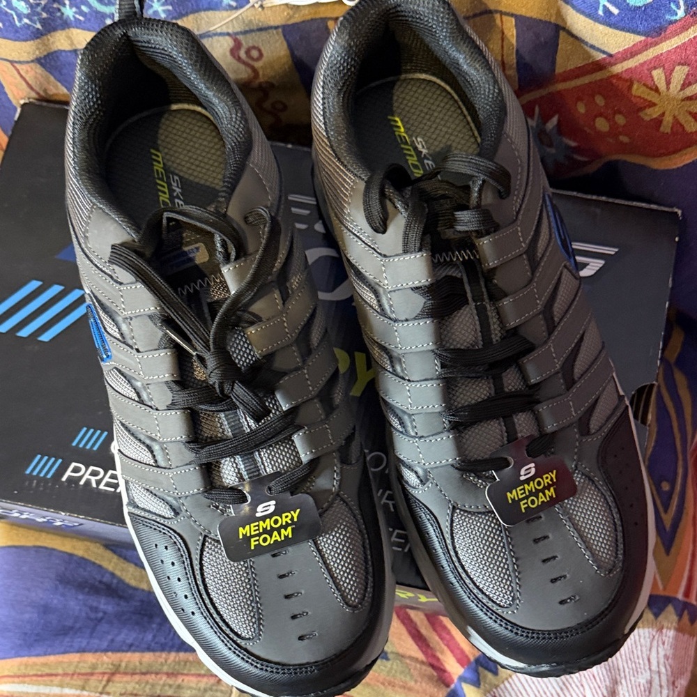 Skechers Men's Black and Gray Sneakers